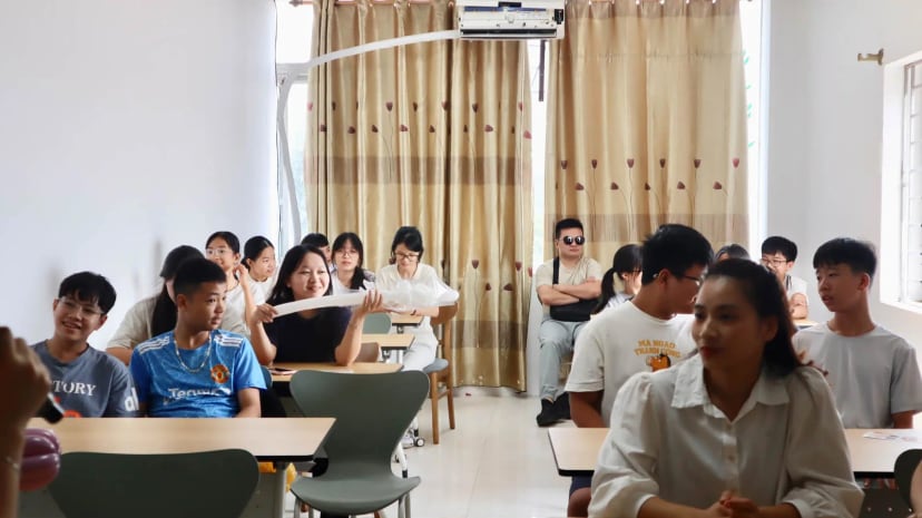 Người tham gia theo dõi phần trò chơi của chương trình