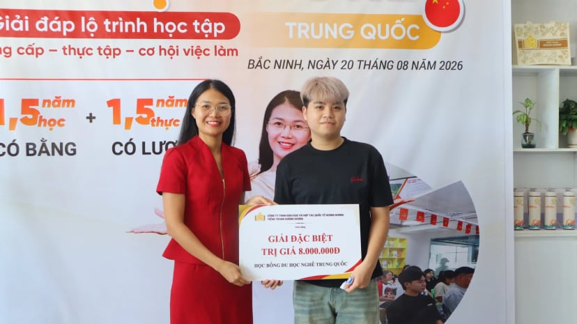 Trao giải đặc biệt trị giá 8.000.000đ tại hội thảo
