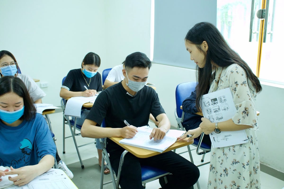 Giảng viên kèm sát học viên