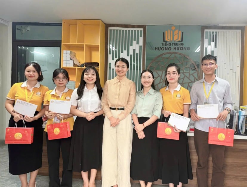 Tập thể cơ sở My Điền nhận quà Trung thu 2026