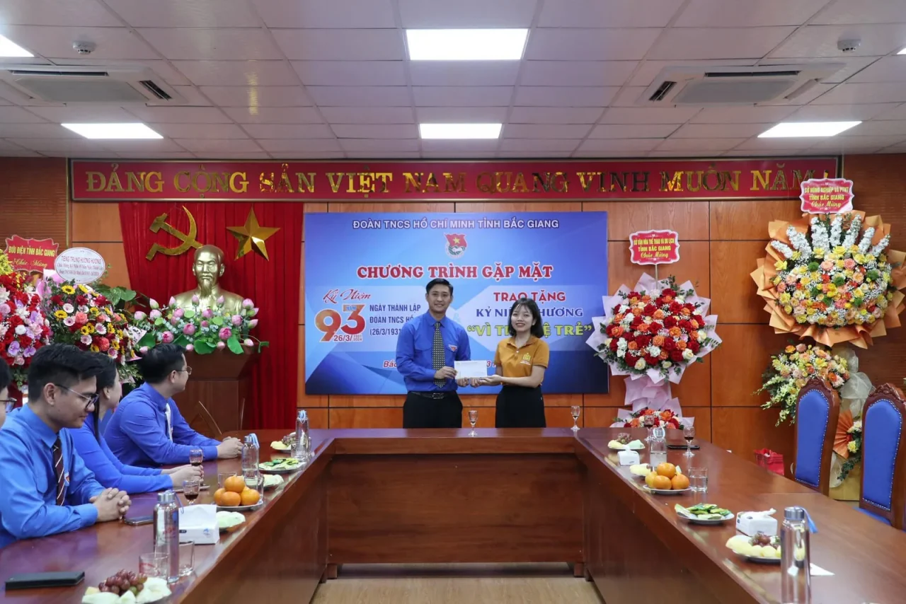 Tiếng Trung Hương Hương chào mừng Lễ kỷ niệm 93 năm ngày thành lập Đoàn
